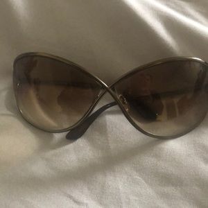 Tom for butterfly glasses